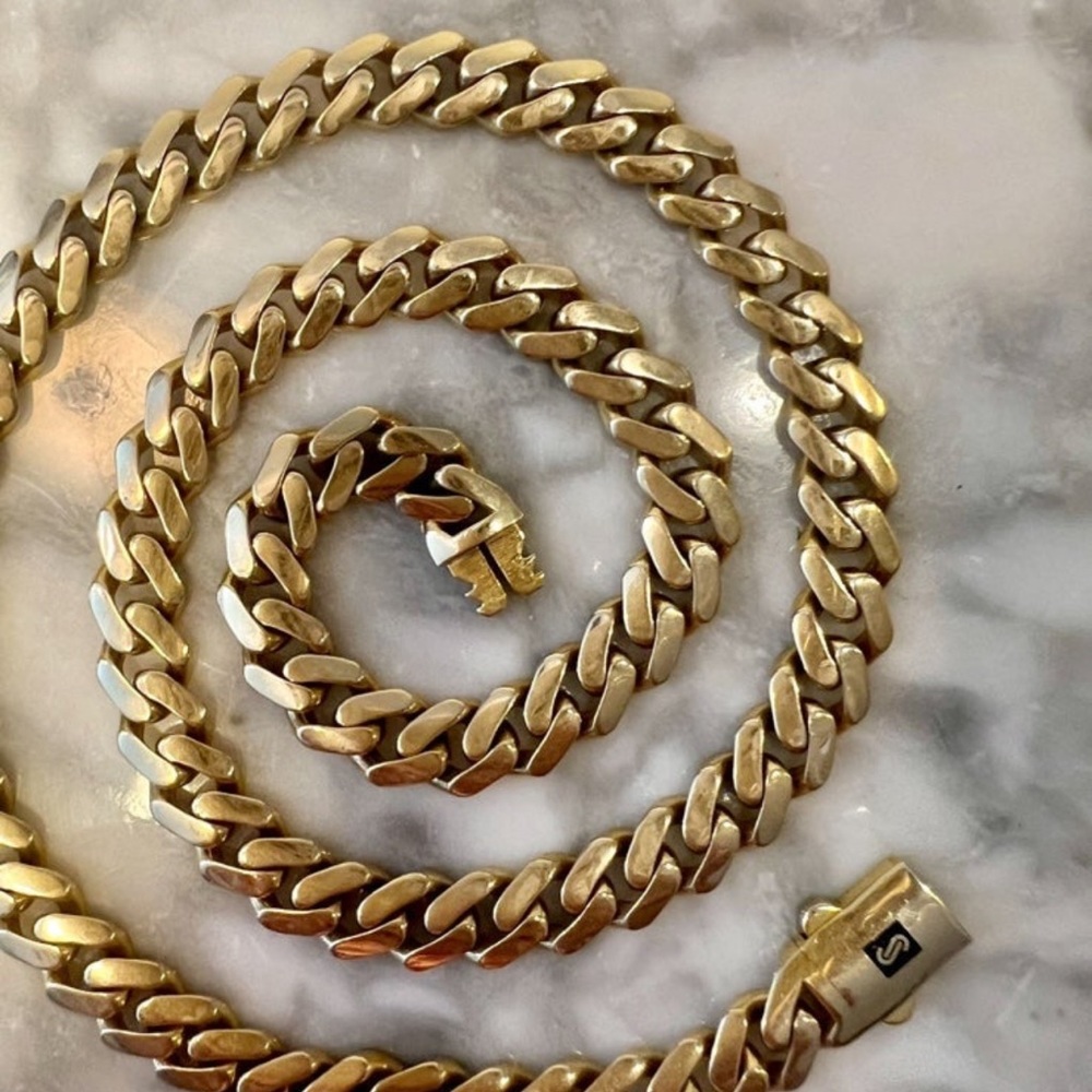 10K Gold Wide Chunky Cuban Link Necklace about 9mm wide 22 inches long. Strong!